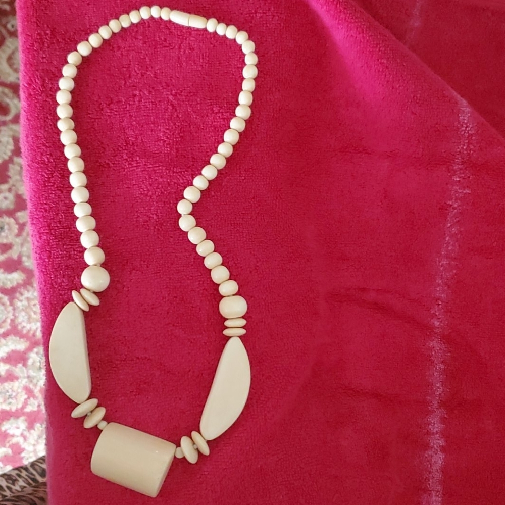 IVORY Necklace